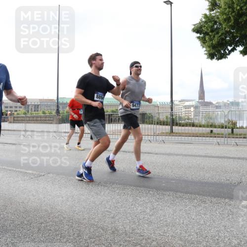 29.06.2025 - hella hamburg halbmarathon Lena Gebhardt http://msf.ph/oto/8421846 29.06.2025 10:05:54 Lombardsbrücke 18973, 8894, 9477, 1229, 1448, 1830, 1842, 1936, 1981, 2471, 2540, 2624, 3062, 3461, 3929, 4014, 4169, 4542, 4782, 5762, 6014, 7138, 7741, 8051, 8316, 8894, 8909, 9339, 9361, 9477, 9736, 9737, 9738, 9917, 10343, 10791, 10998, 11784, 11873, 11958, 13042, 13054, 14369, 14465, 14642, 14987, 15229, 15766, 15772, 16441, 16546, 16687, 17239, 17731, 17740, 17746, 17885, 18768, 18857, 18973, 19248 meine-sportfotos.de
