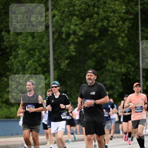 29.06.2025 - hella hamburg halbmarathon Dr. Thomas Lammeyer http://msf.ph/oto/8421850 29.06.2025 10:47:52 Kennedybrücke 1226, 1467, 1788, 1816, 1878, 2103, 2158, 2267, 2361, 2538, 2971, 3288, 3518, 4105, 4177, 4302, 5265, 5370, 5720, 6012, 7205, 7461, 7872, 8135, 8991, 9831, 9976, 10083, 10200, 10202 meine-sportfotos.de