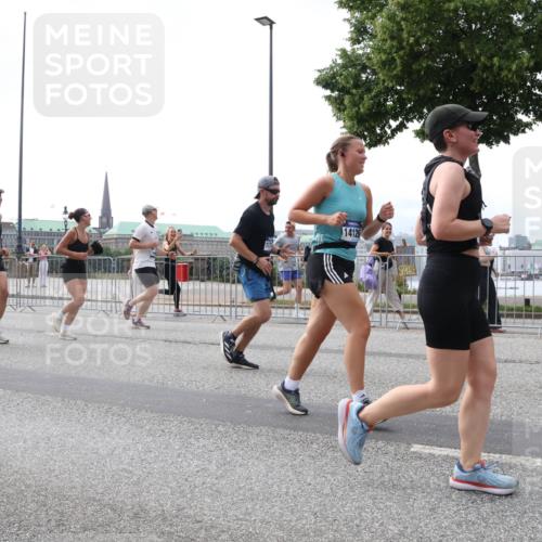 29.06.2025 - hella hamburg halbmarathon Lena Gebhardt http://msf.ph/oto/8421854 29.06.2025 10:42:57 Lombardsbrücke 3378, 16892, 14126, 1149, 1467, 1656, 1788, 1964, 1994, 2103, 2134, 2158, 2267, 2361, 2401, 2450, 2509, 2538, 2580, 2940, 2941, 2971, 3074, 3283, 3378, 3518, 3638, 3764, 3874, 4092, 4105, 4177, 4302, 4334, 4385, 4680, 4778, 5067, 5268, 5417, 5610, 5755, 5967, 6120, 6764, 7043, 7461, 7513, 8161, 8184, 8435, 8529, 8795, 8816, 8991, 9072, 9304, 9378, 9644, 10008, 10180, 10454, 10697, 11142, 11710, 12151, 12441, 13049, 13241 meine-sportfotos.de