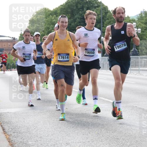 29.06.2025 - hella hamburg halbmarathon Lena Gebhardt http://msf.ph/oto/8421855 29.06.2025 09:42:34 Lombardsbrücke 19042, 360, 17614, 19050, 19078, 2604, 2618, 5612, 7331, 7855, 9269, 10468, 10485, 11078, 11228, 12360, 13872, 13913, 14113, 14753, 14836, 15253, 16615, 17003, 17614, 18569, 18740, 19041, 19042, 19050, 19076, 19078 meine-sportfotos.de