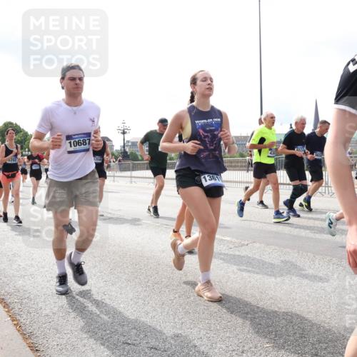 29.06.2025 - hella hamburg halbmarathon Lena Gebhardt http://msf.ph/oto/8421859 29.06.2025 10:18:38 Lombardsbrücke 7454, 10172, 3202, 14023, 10687, 12548, 1361, 6533, 62, 1234, 1349, 1521, 1820, 2087, 2335, 2634, 2703, 2781, 2821, 3125, 3202, 3321, 3482, 3529, 3591, 3592, 4123, 4383, 4710, 4718, 4738, 4802, 4804, 5049, 5264, 5266, 5834, 5909, 5910, 6332, 6413, 6533, 7051, 7121, 7160, 7214, 7454, 8067, 8341, 8665, 8780, 9222, 9276, 9505, 9549, 9586, 9658, 9748, 9834, 10172, 10467, 10502, 10659, 10687, 10908, 12498, 12541, 12548, 12552, 12703, 13341 meine-sportfotos.de