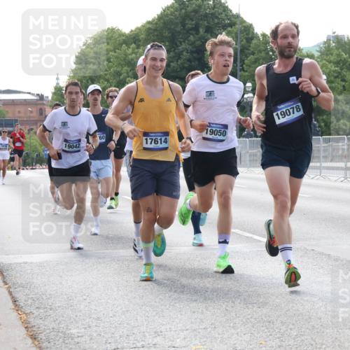 29.06.2025 - hella hamburg halbmarathon Lena Gebhardt http://msf.ph/oto/8421871 29.06.2025 09:42:34 Lombardsbrücke 10, 55, 1907, 19042, 60, 17614, 19050, 19078, 2604, 2618, 5612, 7331, 7855, 9269, 10468, 10485, 11078, 11228, 12360, 13872, 13913, 14113, 14753, 14836, 15253, 16615, 17003, 17614, 18569, 18740, 19041, 19042, 19050, 19076, 19078 meine-sportfotos.de