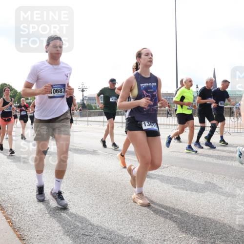 29.06.2025 - hella hamburg halbmarathon Lena Gebhardt http://msf.ph/oto/8421874 29.06.2025 10:18:38 Lombardsbrücke 745, 1017, 3202, 14023, 0687, 14332, 1361, 1234, 1349, 1521, 1820, 2087, 2335, 2634, 2703, 2781, 2821, 3125, 3202, 3321, 3482, 3529, 3591, 3592, 4123, 4383, 4710, 4718, 4738, 4802, 4804, 5049, 5264, 5266, 5834, 5909, 5910, 6332, 6413, 6533, 7051, 7121, 7160, 7214, 7454, 8067, 8341, 8665, 8780, 9222, 9276, 9505, 9549, 9586, 9658, 9748, 9834, 10172, 10467, 10502, 10659, 10687, 10908, 12498, 12541, 12548, 12552, 12703, 13341 meine-sportfotos.de