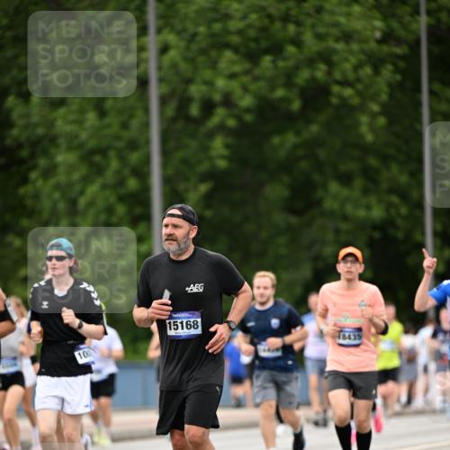 29.06.2025 - hella hamburg halbmarathon Dr. Thomas Lammeyer http://msf.ph/oto/8421881 29.06.2025 10:47:53 Kennedybrücke 1226, 1788, 1816, 1878, 2103, 2158, 2267, 2361, 2538, 2971, 3288, 3518, 4105, 4177, 4302, 5265, 5370, 5720, 6012, 6096, 7205, 7461, 7872, 8135, 8991, 9831, 9976, 10083, 10200, 10202 meine-sportfotos.de