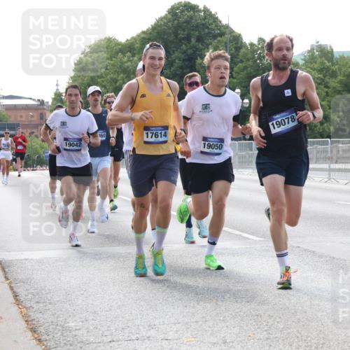29.06.2025 - hella hamburg halbmarathon Lena Gebhardt http://msf.ph/oto/8421883 29.06.2025 09:42:34 Lombardsbrücke 19042, 60, 17614, 19050, 19078, 2604, 2618, 5612, 7331, 7855, 9269, 10468, 10485, 11078, 11228, 12360, 13872, 13913, 14113, 14753, 14836, 15253, 16615, 17003, 17614, 18569, 18740, 19041, 19042, 19050, 19076, 19078 meine-sportfotos.de