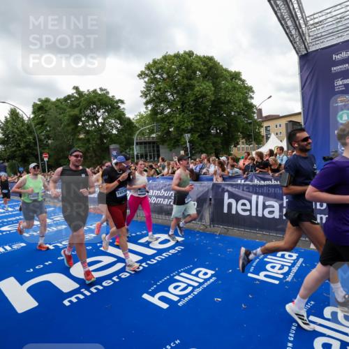 29.06.2025 - hella hamburg halbmarathon Zöllner http://msf.ph/oto/8421888 29.06.2025 10:53:59 Ziel 1706, 1815, 1870, 2432, 3096, 6374, 6481, 7395, 7918, 7973, 8394, 10891, 11789, 12413, 13032, 13869, 14026, 14175, 16477, 16538, 18418, 18831, 18879, 18915, 19177 meine-sportfotos.de