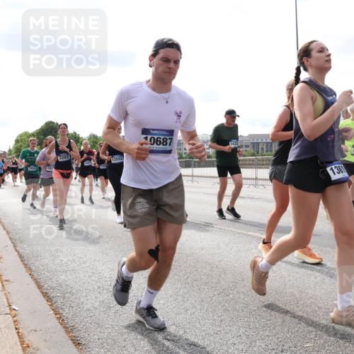 29.06.2025 - hella hamburg halbmarathon Lena Gebhardt http://msf.ph/oto/8421889 29.06.2025 10:18:39 Lombardsbrücke 7454, 101, 3202, 14023, 12552, 10687, 14332, 1361, 4383, 6533, 1234, 1349, 1521, 1820, 2087, 2335, 2634, 2703, 2781, 2821, 3125, 3202, 3321, 3482, 3529, 3591, 3592, 4123, 4383, 4710, 4718, 4738, 4802, 4804, 5049, 5264, 5266, 5834, 5909, 5910, 6332, 6413, 6533, 7051, 7121, 7160, 7214, 7252, 7454, 8341, 8665, 8780, 9222, 9276, 9505, 9549, 9586, 9658, 9748, 9834, 10172, 10467, 10502, 10659, 10687, 10816, 10908, 12498, 12541, 12548, 12552, 12703, 13341 meine-sportfotos.de