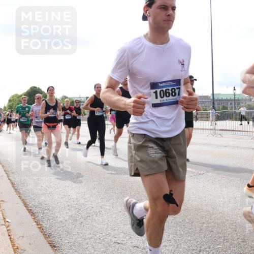 29.06.2025 - hella hamburg halbmarathon Lena Gebhardt http://msf.ph/oto/8421915 29.06.2025 10:18:39 Lombardsbrücke 202, 12552, 7454, 10172, 100, 10687, 1234, 1349, 1521, 1820, 2087, 2335, 2634, 2703, 2781, 2821, 3125, 3202, 3321, 3482, 3529, 3591, 3592, 4123, 4383, 4710, 4718, 4738, 4802, 4804, 5049, 5264, 5266, 5834, 5909, 5910, 6332, 6413, 6533, 7051, 7121, 7160, 7214, 7252, 7454, 8341, 8665, 8780, 9222, 9276, 9505, 9549, 9586, 9658, 9748, 9834, 10172, 10467, 10502, 10659, 10687, 10816, 10908, 12498, 12541, 12548, 12552, 12703, 13341 meine-sportfotos.de
