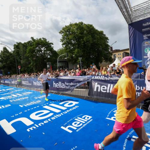 29.06.2025 - hella hamburg halbmarathon Zöllner http://msf.ph/oto/8421929 29.06.2025 10:32:12 Ziel 1686, 11150, 11370, 15826, 16505, 16736 meine-sportfotos.de