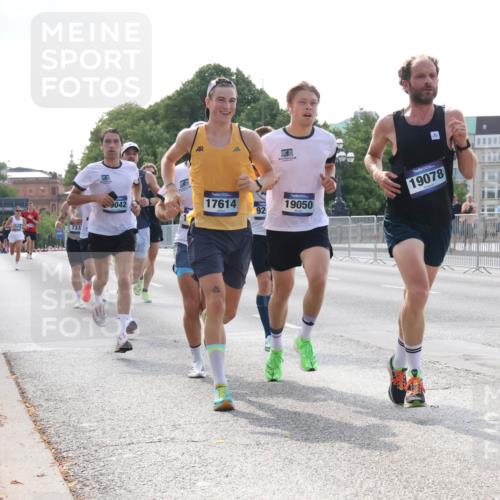 29.06.2025 - hella hamburg halbmarathon Lena Gebhardt http://msf.ph/oto/8421939 29.06.2025 09:42:35 Lombardsbrücke 733, 9042, 17614, 19078, 92, 19050, 2604, 2618, 5612, 7331, 7855, 9269, 10468, 11078, 11228, 12360, 13872, 13913, 14113, 14753, 14836, 15253, 16615, 17003, 17614, 18569, 18740, 19041, 19042, 19050, 19076, 19078 meine-sportfotos.de