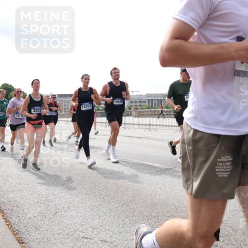 29.06.2025 - hella hamburg halbmarathon Lena Gebhardt http://msf.ph/oto/8421941 29.06.2025 10:18:39 Lombardsbrücke 14, 12548, 12552, 3202, 7454, 10172, 100, 1234, 1349, 1521, 1820, 2087, 2335, 2634, 2703, 2781, 2821, 3125, 3202, 3321, 3482, 3529, 3591, 3592, 4123, 4383, 4710, 4718, 4738, 4802, 4804, 5049, 5264, 5266, 5834, 5909, 5910, 6332, 6413, 6533, 7051, 7121, 7160, 7214, 7252, 7454, 8341, 8665, 8780, 9222, 9276, 9505, 9549, 9586, 9658, 9748, 9834, 10172, 10467, 10502, 10659, 10687, 10816, 10908, 12498, 12541, 12548, 12552, 12703, 13341 meine-sportfotos.de