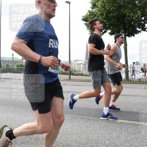 29.06.2025 - hella hamburg halbmarathon Lena Gebhardt http://msf.ph/oto/8421945 29.06.2025 10:05:55 Lombardsbrücke 1229, 1448, 1830, 1842, 1936, 1981, 2471, 2540, 2624, 3062, 3461, 3929, 4169, 4542, 4782, 5762, 6014, 7138, 7741, 8051, 8316, 8894, 8909, 9339, 9361, 9477, 9736, 9737, 9738, 9917, 10343, 10791, 10998, 11873, 11958, 13042, 13054, 14369, 14465, 14642, 14987, 15229, 15766, 15772, 16441, 16546, 16687, 17239, 17731, 17740, 17746, 17885, 18768, 18857, 18966, 18973, 19248 meine-sportfotos.de