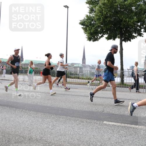 29.06.2025 - hella hamburg halbmarathon Lena Gebhardt http://msf.ph/oto/8421952 29.06.2025 10:42:58 Lombardsbrücke 5378, 509, 16892, 1149, 1467, 1656, 1788, 1964, 1994, 2103, 2134, 2158, 2267, 2361, 2401, 2450, 2509, 2538, 2580, 2940, 2941, 2971, 3074, 3283, 3378, 3518, 3638, 3764, 3874, 4092, 4105, 4177, 4302, 4334, 4385, 4680, 4778, 5067, 5268, 5417, 5610, 5755, 5967, 6120, 6764, 7043, 7461, 7513, 8161, 8184, 8435, 8529, 8795, 8991, 9072, 9304, 9378, 9644, 9976, 10008, 10180, 10454, 10697, 11142, 11710, 12151, 12441, 13049, 13241 meine-sportfotos.de