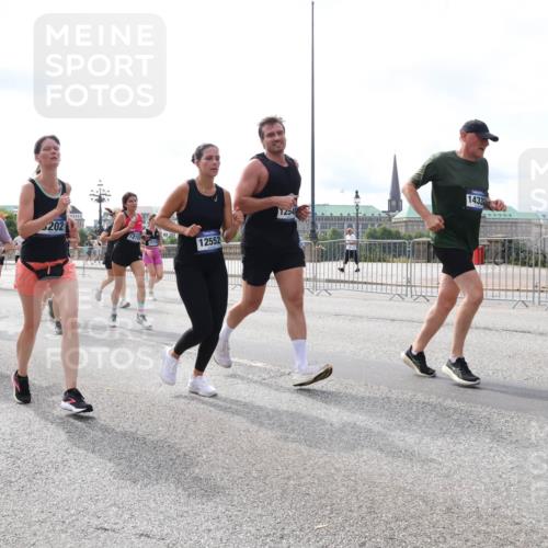 29.06.2025 - hella hamburg halbmarathon Lena Gebhardt http://msf.ph/oto/8421956 29.06.2025 10:18:40 Lombardsbrücke 7454, 10172, 202, 1574, 12552, 1234, 14332, 1234, 1349, 1521, 1820, 2087, 2335, 2634, 2703, 2781, 2821, 3125, 3202, 3321, 3482, 3529, 3591, 3592, 3631, 4123, 4383, 4710, 4718, 4738, 4802, 5049, 5264, 5266, 5834, 5909, 5910, 6332, 6413, 6533, 7051, 7121, 7160, 7214, 7252, 7454, 8341, 8665, 8780, 9222, 9272, 9276, 9505, 9549, 9586, 9658, 9748, 9834, 10172, 10467, 10502, 10659, 10687, 10816, 10908, 12498, 12541, 12548, 12552, 12703, 13341 meine-sportfotos.de