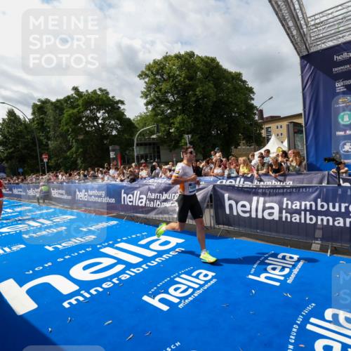29.06.2025 - hella hamburg halbmarathon Zöllner http://msf.ph/oto/8421961 29.06.2025 10:32:13 Ziel 1686, 1894, 15826, 16505, 16736 meine-sportfotos.de
