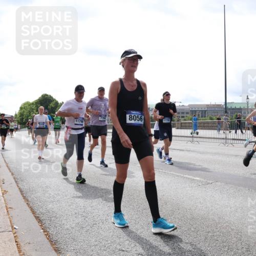 29.06.2025 - hella hamburg halbmarathon Lena Gebhardt http://msf.ph/oto/8421963 29.06.2025 10:27:49 Lombardsbrücke 11766, 7764, 8056, 17791, 1148, 2080, 3389, 4372, 5177, 5285, 5825, 5847, 6214, 6632, 7497, 7764, 7978, 8085, 8215, 9567, 9688, 10158, 10412, 10413, 11256, 11692, 11739, 12500, 12780, 12823, 12842, 13043, 13568, 13678, 13860, 14155, 14206, 15607, 15608, 16569, 16804, 16838, 17427, 17791, 18012, 18097, 18301, 18626, 18766 meine-sportfotos.de