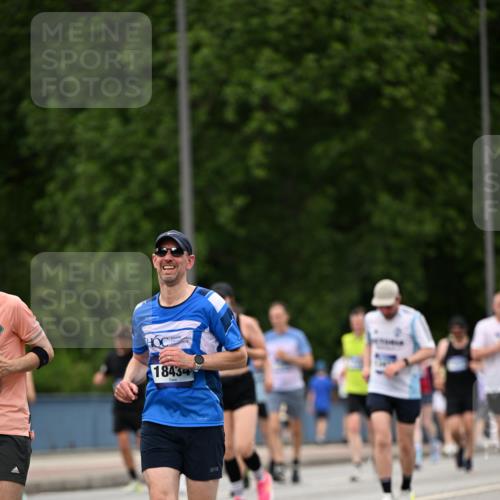 29.06.2025 - hella hamburg halbmarathon Dr. Thomas Lammeyer http://msf.ph/oto/8421964 29.06.2025 10:47:56 Kennedybrücke 1226, 1788, 1816, 1878, 2103, 2158, 2267, 2343, 2361, 2538, 2971, 3288, 3518, 4177, 4302, 5214, 5265, 5370, 5720, 6012, 6096, 7205, 7461, 7872, 8135, 8991, 9831, 9976, 10083, 10200, 10202, 11279 meine-sportfotos.de