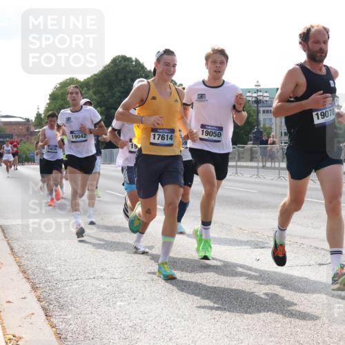 29.06.2025 - hella hamburg halbmarathon Lena Gebhardt http://msf.ph/oto/8421971 29.06.2025 09:42:35 Lombardsbrücke 14836, 19042, 19, 17614, 19050, 19078, 2604, 2618, 5612, 7331, 7855, 9269, 10468, 11078, 11228, 12360, 13872, 13913, 14113, 14753, 14836, 15253, 16615, 17003, 17614, 18569, 18740, 19041, 19042, 19050, 19076, 19078 meine-sportfotos.de