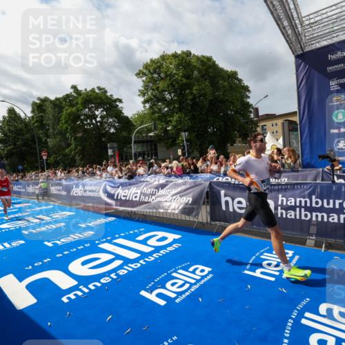 29.06.2025 - hella hamburg halbmarathon Zöllner http://msf.ph/oto/8421974 29.06.2025 10:32:13 Ziel 1686, 1894, 15826, 16505, 16736 meine-sportfotos.de