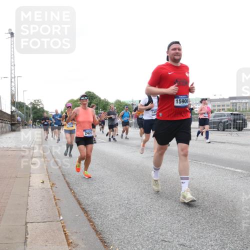 29.06.2025 - hella hamburg halbmarathon Lena Gebhardt http://msf.ph/oto/8421986 29.06.2025 10:52:43 Lombardsbrücke 7511, 2420, 147, 15906, 1369, 1826, 2146, 2362, 2420, 2528, 2701, 2983, 2988, 3140, 3227, 3645, 3787, 4591, 4729, 4815, 5262, 5360, 6135, 6386, 6671, 7032, 7511, 7690, 7691, 7735, 7737, 7812, 8641, 9068, 9070, 9103, 9368, 9545, 9731, 10055, 10080, 10296, 10392, 10417, 10568, 10600, 10634, 10879, 10884, 10928, 10981, 11084, 11297, 11736, 11899, 11919, 11974, 12127, 12128, 12546, 12558, 12994, 14009, 14765, 14807, 14977, 14979 meine-sportfotos.de