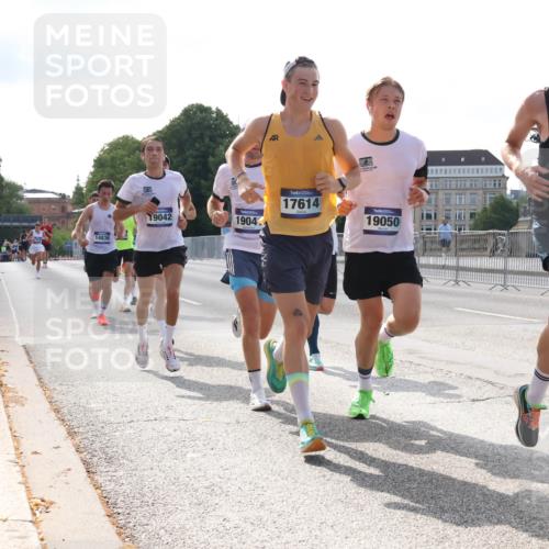 29.06.2025 - hella hamburg halbmarathon Lena Gebhardt http://msf.ph/oto/8421990 29.06.2025 09:42:36 Lombardsbrücke 5, 14836, 19042, 1904, 17614, 19050, 19078, 2618, 5612, 7331, 7855, 9269, 10468, 11078, 11228, 12360, 13872, 13913, 14113, 14753, 14836, 15253, 16615, 17614, 18569, 18740, 19041, 19042, 19050, 19076, 19078 meine-sportfotos.de
