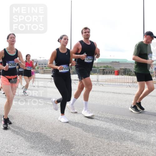 29.06.2025 - hella hamburg halbmarathon Lena Gebhardt http://msf.ph/oto/8421994 29.06.2025 10:18:40 Lombardsbrücke 7454, 10172, 3202, 9505, 12703, 2552, 12548, 1433, 1234, 1349, 1521, 1820, 2087, 2335, 2634, 2703, 2781, 2821, 3125, 3202, 3321, 3482, 3529, 3591, 3592, 3631, 4123, 4383, 4710, 4718, 4738, 4802, 5049, 5264, 5266, 5834, 5909, 5910, 6332, 6413, 6533, 7051, 7121, 7160, 7214, 7252, 7454, 8341, 8665, 8780, 9222, 9272, 9276, 9505, 9549, 9586, 9658, 9748, 9834, 10172, 10467, 10502, 10659, 10687, 10816, 10908, 12498, 12541, 12548, 12552, 12703, 13341 meine-sportfotos.de
