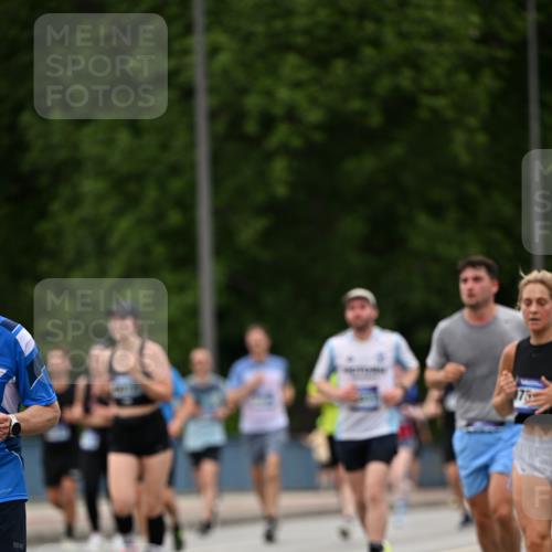 29.06.2025 - hella hamburg halbmarathon Dr. Thomas Lammeyer http://msf.ph/oto/8422000 29.06.2025 10:47:57 Kennedybrücke 1226, 1788, 1816, 1878, 2103, 2158, 2267, 2343, 2361, 2538, 2971, 3288, 3518, 4177, 4302, 5214, 5265, 5370, 5720, 6012, 6096, 7205, 7461, 7872, 8135, 8991, 9704, 9831, 9976, 10083, 10200, 10202, 11279 meine-sportfotos.de