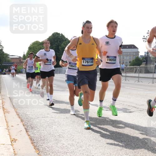 29.06.2025 - hella hamburg halbmarathon Lena Gebhardt http://msf.ph/oto/8422006 29.06.2025 09:42:36 Lombardsbrücke 14836, 4753, 042, 19041, 17614, 19050, 19078, 2618, 5612, 7331, 7855, 9269, 10468, 11078, 11228, 12360, 13872, 13913, 14113, 14753, 14836, 15253, 16615, 17614, 18569, 18740, 19041, 19042, 19050, 19076, 19078 meine-sportfotos.de