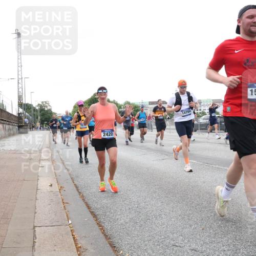 29.06.2025 - hella hamburg halbmarathon Lena Gebhardt http://msf.ph/oto/8422016 29.06.2025 10:52:43 Lombardsbrücke 751, 2420, 14704, 15906, 1369, 1826, 2146, 2362, 2420, 2528, 2701, 2983, 2988, 3140, 3227, 3645, 3787, 4591, 4729, 4815, 5262, 5360, 6135, 6386, 6671, 7032, 7511, 7690, 7691, 7735, 7737, 7812, 8641, 9068, 9070, 9103, 9368, 9545, 9731, 10055, 10080, 10296, 10392, 10417, 10568, 10600, 10634, 10879, 10884, 10928, 10981, 11084, 11297, 11736, 11899, 11919, 11974, 12127, 12128, 12546, 12558, 12994, 14009, 14765, 14807, 14977, 14979 meine-sportfotos.de