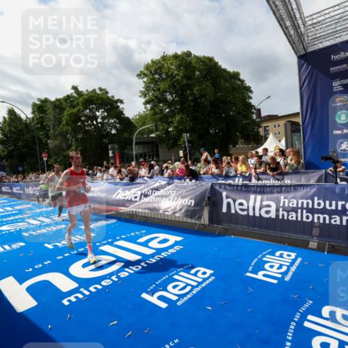 29.06.2025 - hella hamburg halbmarathon Zöllner http://msf.ph/oto/8422018 29.06.2025 10:32:15 Ziel 1894, 7272, 15826, 16736 meine-sportfotos.de