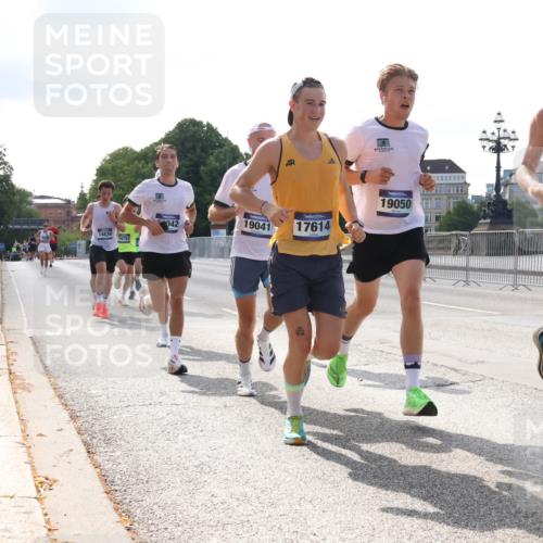 29.06.2025 - hella hamburg halbmarathon Lena Gebhardt http://msf.ph/oto/8422022 29.06.2025 09:42:36 Lombardsbrücke 14836, 14753, 19041, 042, 17614, 19050, 19078, 2618, 5612, 7331, 7855, 9269, 10468, 11078, 11228, 12360, 13872, 13913, 14113, 14753, 14836, 15253, 16615, 17614, 18569, 18740, 19041, 19042, 19050, 19076, 19078 meine-sportfotos.de