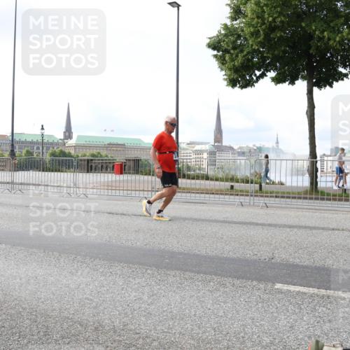 29.06.2025 - hella hamburg halbmarathon Lena Gebhardt http://msf.ph/oto/8422025 29.06.2025 10:05:55 Lombardsbrücke 1229, 1448, 1830, 1842, 1936, 1981, 2471, 2540, 2624, 3062, 3461, 3929, 4169, 4542, 4782, 5762, 6014, 7138, 7741, 8051, 8316, 8894, 8909, 9339, 9361, 9477, 9736, 9737, 9738, 9917, 10343, 10791, 10998, 11873, 11958, 13042, 13054, 14369, 14465, 14642, 14987, 15229, 15766, 15772, 16441, 16546, 16687, 17239, 17731, 17740, 17746, 17885, 18768, 18857, 18966, 18973, 19248 meine-sportfotos.de