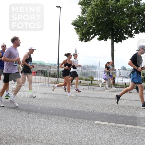 29.06.2025 - hella hamburg halbmarathon Lena Gebhardt http://msf.ph/oto/8422031 29.06.2025 10:42:58 Lombardsbrücke 2509, 337, 1149, 1467, 1656, 1788, 1964, 1994, 2103, 2134, 2158, 2267, 2361, 2401, 2450, 2509, 2538, 2580, 2940, 2941, 2971, 3074, 3283, 3378, 3518, 3638, 3764, 3874, 4092, 4105, 4177, 4302, 4334, 4385, 4680, 4778, 5067, 5268, 5417, 5610, 5755, 5967, 6120, 6764, 7043, 7461, 7513, 8161, 8184, 8435, 8529, 8795, 8991, 9072, 9304, 9378, 9644, 9976, 10008, 10180, 10454, 10697, 11142, 11710, 12151, 12441, 13049, 13241 meine-sportfotos.de