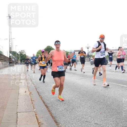 29.06.2025 - hella hamburg halbmarathon Lena Gebhardt http://msf.ph/oto/8422032 29.06.2025 10:52:44 Lombardsbrücke 751, 2420, 18751, 14704, 1369, 1826, 2146, 2362, 2420, 2528, 2701, 2983, 2988, 3140, 3227, 3645, 3787, 4591, 4729, 4815, 5360, 6135, 6386, 6671, 7032, 7511, 7690, 7735, 7737, 7812, 8641, 9068, 9070, 9103, 9368, 9545, 9731, 10055, 10080, 10296, 10392, 10417, 10568, 10600, 10634, 10879, 10884, 10928, 10981, 11084, 11297, 11736, 11899, 11919, 11974, 12127, 12128, 12546, 12558, 12994, 14009, 14765, 14807, 14977, 14979 meine-sportfotos.de