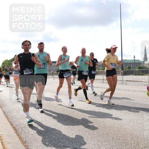29.06.2025 - hella hamburg halbmarathon Lena Gebhardt http://msf.ph/oto/8422036 29.06.2025 09:51:53 Lombardsbrücke 1560, 15846, 18330, 14, 8, 8074, 5129, 6700, 1650, 15164, 1057, 1312, 1353, 1520, 1569, 1570, 1763, 1903, 1920, 2653, 2880, 2972, 3437, 3523, 3697, 4297, 4634, 4759, 4843, 4865, 4991, 4999, 5014, 5047, 5129, 5231, 5336, 5375, 5410, 5690, 5987, 6490, 6700, 6705, 6770, 7092, 7105, 7185, 7363, 7710, 8074, 8346, 8359, 8564, 8871, 8900, 9114, 9358, 9364, 9659, 10319, 10375, 10480, 10669, 10691, 10934, 10978, 11021, 11417, 11714, 11821, 11959, 12438, 12623, 12711 meine-sportfotos.de