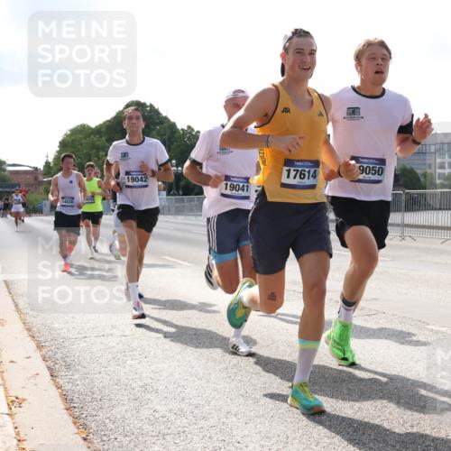 29.06.2025 - hella hamburg halbmarathon Lena Gebhardt http://msf.ph/oto/8422038 29.06.2025 09:42:36 Lombardsbrücke 14836, 19042, 19041, 17614, 9050, 2618, 5612, 7331, 7855, 9269, 10468, 11078, 11228, 12360, 13872, 13913, 14113, 14753, 14836, 15253, 16615, 17614, 18569, 18740, 19041, 19042, 19050, 19076, 19078 meine-sportfotos.de