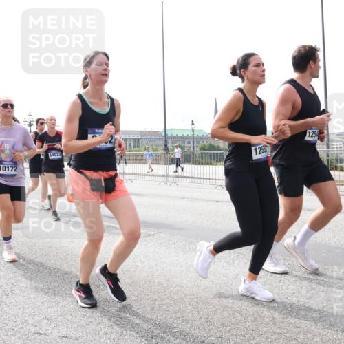 29.06.2025 - hella hamburg halbmarathon Lena Gebhardt http://msf.ph/oto/8422042 29.06.2025 10:18:40 Lombardsbrücke 19027, 7454, 10172, 14023, 1255, 1254, 1234, 1349, 1521, 1820, 2087, 2335, 2634, 2703, 2781, 2821, 3125, 3202, 3321, 3482, 3529, 3591, 3592, 3631, 4123, 4383, 4710, 4718, 4738, 4802, 5049, 5264, 5266, 5834, 5909, 5910, 6332, 6413, 6533, 7051, 7121, 7160, 7214, 7252, 7454, 8341, 8665, 8780, 9222, 9272, 9276, 9505, 9549, 9586, 9658, 9748, 9834, 10172, 10467, 10502, 10659, 10687, 10816, 10908, 12498, 12541, 12548, 12552, 12703, 13341 meine-sportfotos.de