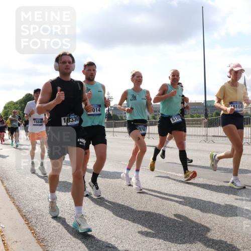 29.06.2025 - hella hamburg halbmarathon Lena Gebhardt http://msf.ph/oto/8422058 29.06.2025 09:51:54 Lombardsbrücke 1669, 15846, 18330, 014, 0741, 5129, 5164, 1057, 1312, 1353, 1520, 1569, 1570, 1604, 1763, 1903, 1920, 2653, 2880, 2972, 3437, 3523, 3697, 4297, 4634, 4759, 4843, 4865, 4991, 4999, 5014, 5047, 5129, 5231, 5336, 5375, 5410, 5690, 5987, 6490, 6700, 6705, 6770, 7092, 7105, 7185, 7363, 7710, 8074, 8346, 8359, 8564, 8871, 8900, 9114, 9358, 9364, 9547, 9659, 10319, 10375, 10480, 10669, 10691, 10934, 10978, 11021, 11417, 11714, 11821, 11959, 12438, 12623, 12711 meine-sportfotos.de