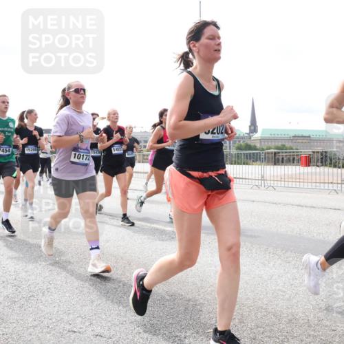 29.06.2025 - hella hamburg halbmarathon Lena Gebhardt http://msf.ph/oto/8422059 29.06.2025 10:18:41 Lombardsbrücke 7454, 527, 15208, 14023, 15436, 10172, 95051, 2021, 12552, 1234, 1349, 1521, 1820, 2087, 2335, 2703, 2781, 2821, 3026, 3202, 3321, 3482, 3529, 3591, 3592, 3631, 4123, 4383, 4710, 4718, 4738, 4802, 4845, 5049, 5264, 5266, 5834, 5909, 5910, 6332, 6413, 6533, 7051, 7121, 7160, 7214, 7252, 7454, 8341, 8665, 8780, 9222, 9270, 9272, 9276, 9505, 9549, 9586, 9658, 9748, 9834, 10037, 10172, 10467, 10502, 10659, 10687, 10816, 12498, 12541, 12548, 12552, 12703, 13341 meine-sportfotos.de