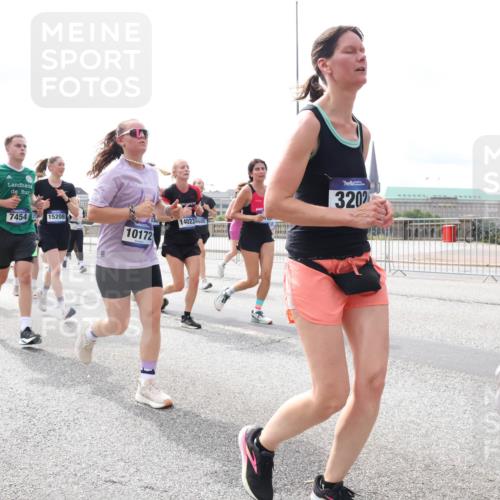 29.06.2025 - hella hamburg halbmarathon Lena Gebhardt http://msf.ph/oto/8422077 29.06.2025 10:18:41 Lombardsbrücke 1050, 7454, 2715208, 10172, 140239505, 3202, 1, 1234, 1349, 1521, 1820, 2087, 2335, 2703, 2781, 2821, 3026, 3202, 3321, 3482, 3529, 3591, 3592, 3631, 4123, 4383, 4710, 4718, 4738, 4802, 4845, 5049, 5264, 5266, 5834, 5909, 5910, 6332, 6413, 6533, 7051, 7121, 7160, 7214, 7252, 7454, 8341, 8665, 8780, 9222, 9270, 9272, 9276, 9505, 9549, 9586, 9658, 9748, 9834, 10037, 10172, 10467, 10502, 10659, 10687, 10816, 12498, 12541, 12548, 12552, 12703, 13341 meine-sportfotos.de