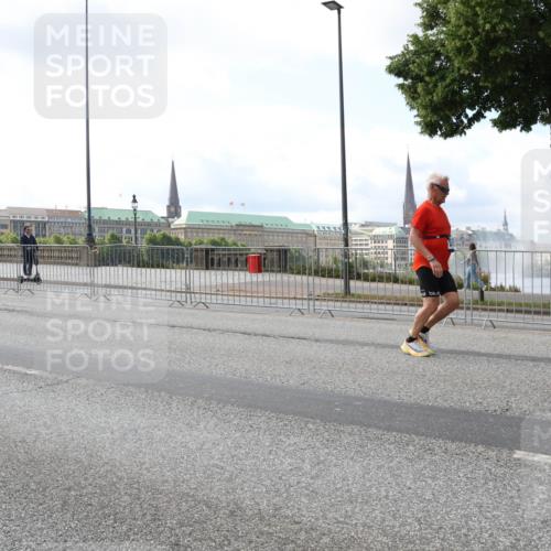 29.06.2025 - hella hamburg halbmarathon Lena Gebhardt http://msf.ph/oto/8422078 29.06.2025 10:05:55 Lombardsbrücke 1229, 1448, 1830, 1842, 1936, 1981, 2471, 2540, 2624, 3062, 3461, 3929, 4169, 4542, 4782, 5762, 6014, 7138, 7741, 8051, 8316, 8894, 8909, 9339, 9361, 9477, 9736, 9737, 9738, 9917, 10343, 10791, 10998, 11873, 11958, 13042, 13054, 14369, 14465, 14642, 14987, 15229, 15766, 15772, 16441, 16546, 16687, 17239, 17731, 17740, 17746, 17885, 18768, 18857, 18966, 18973, 19248 meine-sportfotos.de