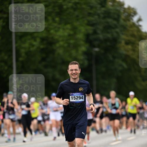 29.06.2025 - hella hamburg halbmarathon Dr. Thomas Lammeyer http://msf.ph/oto/8422080 29.06.2025 10:48:00 Kennedybrücke 1788, 1816, 1878, 2103, 2158, 2267, 2343, 2361, 2538, 3288, 3518, 4302, 5214, 5265, 5370, 5649, 5720, 6012, 6096, 7205, 7461, 7872, 8135, 8991, 9704, 9831, 9976, 10083, 10200, 10202, 11279 meine-sportfotos.de