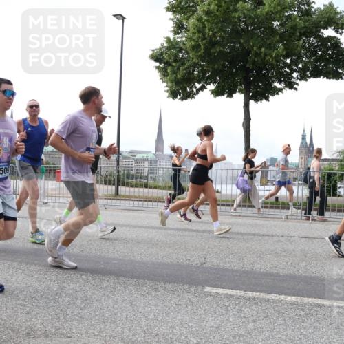 29.06.2025 - hella hamburg halbmarathon Lena Gebhardt http://msf.ph/oto/8422084 29.06.2025 10:42:58 Lombardsbrücke 2509, 1149, 1467, 1656, 1788, 1964, 1994, 2103, 2134, 2158, 2267, 2361, 2401, 2450, 2509, 2538, 2580, 2940, 2941, 2971, 3074, 3283, 3378, 3518, 3638, 3764, 3874, 4092, 4105, 4177, 4302, 4334, 4385, 4680, 4778, 5067, 5268, 5417, 5610, 5755, 5967, 6120, 6764, 7043, 7461, 7513, 8161, 8184, 8435, 8529, 8795, 8991, 9072, 9304, 9378, 9644, 9976, 10008, 10180, 10454, 10697, 11142, 11710, 12151, 12441, 13049, 13241 meine-sportfotos.de