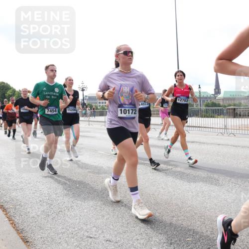 29.06.2025 - hella hamburg halbmarathon Lena Gebhardt http://msf.ph/oto/8422090 29.06.2025 10:18:41 Lombardsbrücke 1050, 7454, 4023, 15208, 10172, 15749, 12703, 3202, 1234, 1349, 1521, 1820, 2087, 2335, 2703, 2781, 2821, 3026, 3202, 3321, 3482, 3529, 3591, 3592, 3631, 4123, 4383, 4710, 4718, 4738, 4802, 4845, 5049, 5264, 5266, 5834, 5909, 5910, 6332, 6413, 6533, 7051, 7121, 7160, 7214, 7252, 7454, 8341, 8665, 8780, 9222, 9270, 9272, 9276, 9505, 9549, 9586, 9658, 9748, 9834, 10037, 10172, 10467, 10502, 10659, 10687, 10816, 12498, 12541, 12548, 12552, 12703, 13341 meine-sportfotos.de
