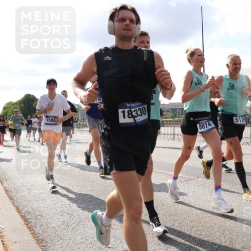 29.06.2025 - hella hamburg halbmarathon Lena Gebhardt http://msf.ph/oto/8422103 29.06.2025 09:51:54 Lombardsbrücke 1569, 1584, 770, 18330, 8, 8074, 5129, 1057, 1312, 1353, 1520, 1569, 1570, 1604, 1763, 1903, 1920, 2653, 2880, 2972, 3437, 3523, 3697, 4297, 4634, 4759, 4843, 4865, 4991, 4999, 5014, 5047, 5129, 5231, 5336, 5375, 5410, 5690, 5987, 6490, 6700, 6705, 6770, 7092, 7105, 7185, 7363, 7710, 8074, 8346, 8359, 8564, 8871, 8900, 9114, 9358, 9364, 9547, 9659, 10319, 10375, 10480, 10669, 10691, 10934, 10978, 11021, 11417, 11714, 11821, 11959, 12438, 12623, 12711 meine-sportfotos.de