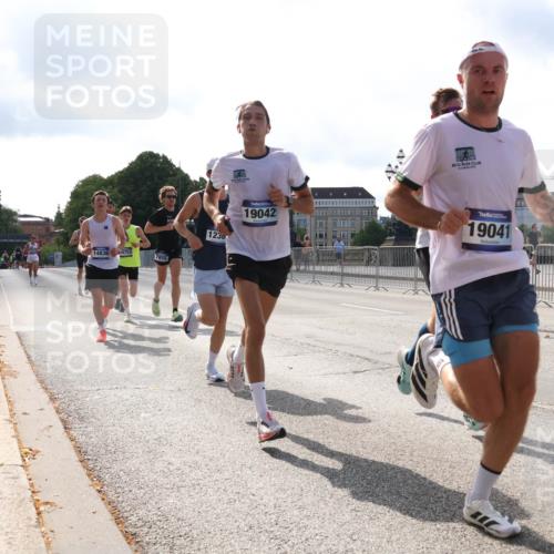 29.06.2025 - hella hamburg halbmarathon Lena Gebhardt http://msf.ph/oto/8422116 29.06.2025 09:42:37 Lombardsbrücke 14836, 4753, 7855, 1236, 19042, 19041, 2618, 5612, 7331, 7855, 9269, 10468, 11078, 11228, 12360, 13872, 13913, 14113, 14753, 14836, 15253, 16615, 17614, 18569, 18740, 19041, 19042, 19050, 19076, 19078 meine-sportfotos.de