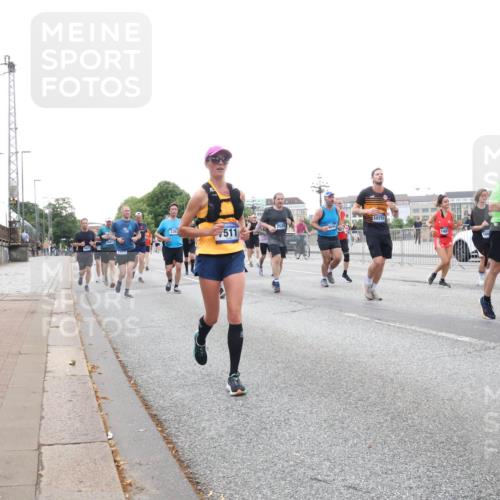 29.06.2025 - hella hamburg halbmarathon Lena Gebhardt http://msf.ph/oto/8422126 29.06.2025 10:52:45 Lombardsbrücke 511, 2528, 18751, 1369, 1826, 2146, 2362, 2420, 2528, 2701, 2983, 2988, 3140, 3227, 3645, 3787, 4591, 4729, 4815, 5360, 6135, 6386, 6671, 7032, 7511, 7690, 7735, 7737, 7812, 8641, 9068, 9070, 9103, 9545, 9731, 10055, 10080, 10296, 10392, 10417, 10568, 10600, 10634, 10879, 10884, 10928, 10981, 11084, 11297, 11520, 11524, 11736, 11899, 11919, 11974, 12127, 12128, 12546, 12558, 12994, 14009, 14765, 14807, 14977, 14979 meine-sportfotos.de