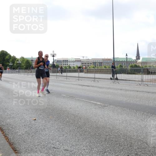 29.06.2025 - hella hamburg halbmarathon Lena Gebhardt http://msf.ph/oto/8422135 29.06.2025 10:05:56 Lombardsbrücke 8909, 1229, 1448, 1830, 1842, 1936, 2471, 2540, 2624, 3062, 3461, 3929, 4169, 4542, 4782, 5762, 6014, 7138, 7741, 8051, 8316, 8894, 8909, 9339, 9361, 9477, 9736, 9737, 9738, 9917, 10343, 10781, 10791, 10998, 11873, 11958, 13042, 13054, 13481, 14369, 14465, 14642, 14987, 15229, 15766, 15772, 16441, 16546, 16687, 17239, 17731, 17740, 17746, 17885, 18768, 18857, 18966, 18973, 19248 meine-sportfotos.de