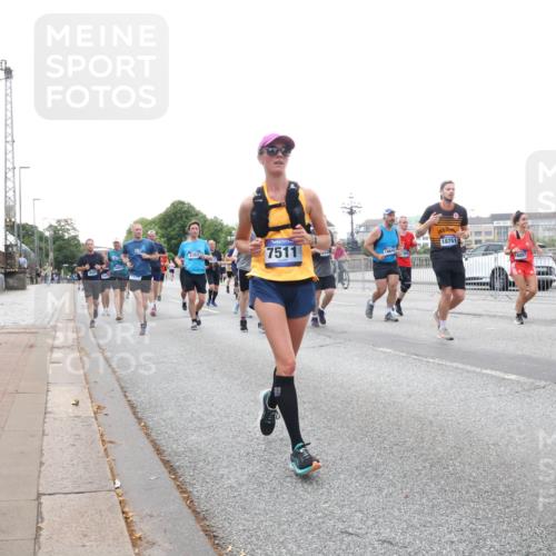 29.06.2025 - hella hamburg halbmarathon Lena Gebhardt http://msf.ph/oto/8422153 29.06.2025 10:52:45 Lombardsbrücke 7511, 2983, 18751, 1369, 1826, 2146, 2362, 2420, 2528, 2701, 2983, 2988, 3140, 3227, 3645, 3787, 4591, 4729, 4815, 5360, 6135, 6386, 6671, 7032, 7511, 7690, 7735, 7737, 7812, 8641, 9068, 9070, 9103, 9545, 9731, 10055, 10080, 10296, 10392, 10417, 10568, 10600, 10634, 10879, 10884, 10928, 10981, 11084, 11297, 11520, 11524, 11736, 11899, 11919, 11974, 12127, 12128, 12546, 12558, 12994, 14009, 14765, 14807, 14977, 14979 meine-sportfotos.de