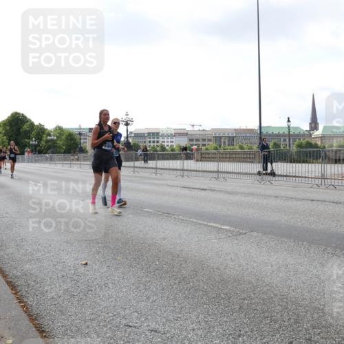 29.06.2025 - hella hamburg halbmarathon Lena Gebhardt http://msf.ph/oto/8422157 29.06.2025 10:05:56 Lombardsbrücke 6068, 3929, 1229, 1448, 1830, 1842, 1936, 2471, 2540, 2624, 3062, 3461, 3929, 4169, 4542, 4782, 5762, 6014, 7138, 7741, 8051, 8316, 8894, 8909, 9339, 9361, 9477, 9736, 9737, 9738, 9917, 10343, 10781, 10791, 10998, 11873, 11958, 13042, 13054, 13481, 14369, 14465, 14642, 14987, 15229, 15766, 15772, 16441, 16546, 16687, 17239, 17731, 17740, 17746, 17885, 18768, 18857, 18966, 18973, 19248 meine-sportfotos.de